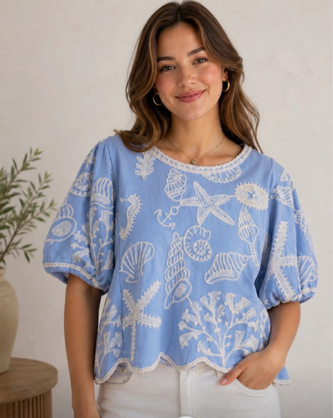 Solitaire Women's Blue Seashell Embroidered Top Size XL