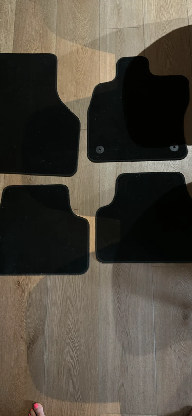 Black Car Floor Mats (Set of 4)