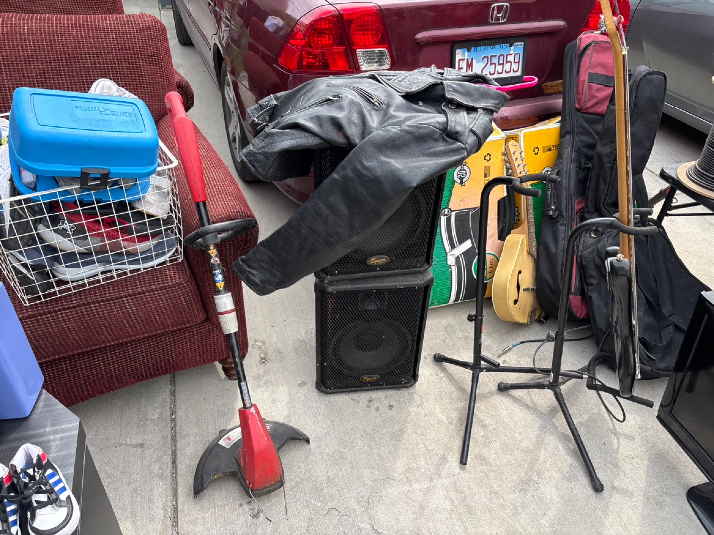 Garage sale 5/3 here till 7 pm - photo 2