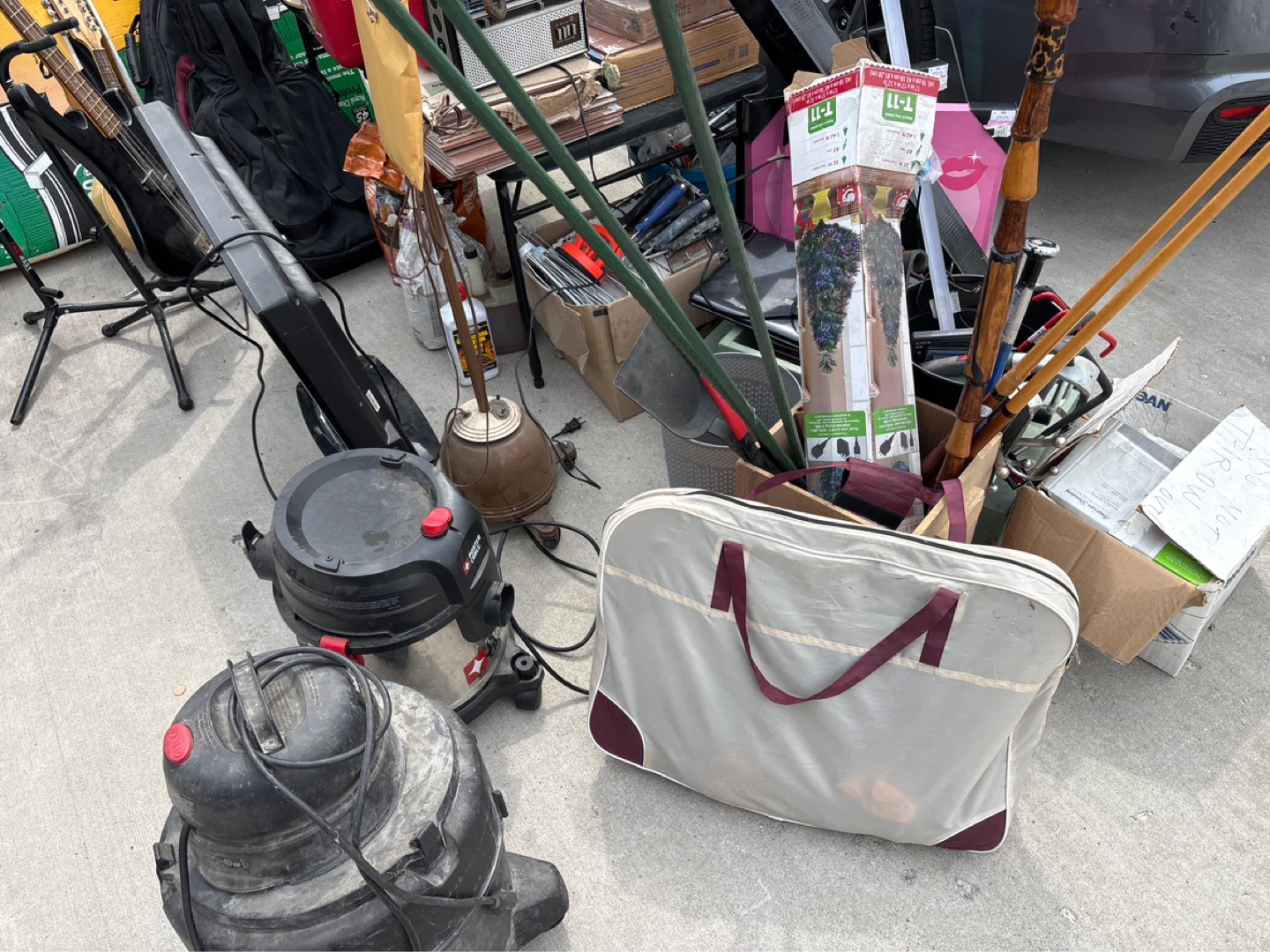 Garage sale 5/3 here till 7 pm - photo 4