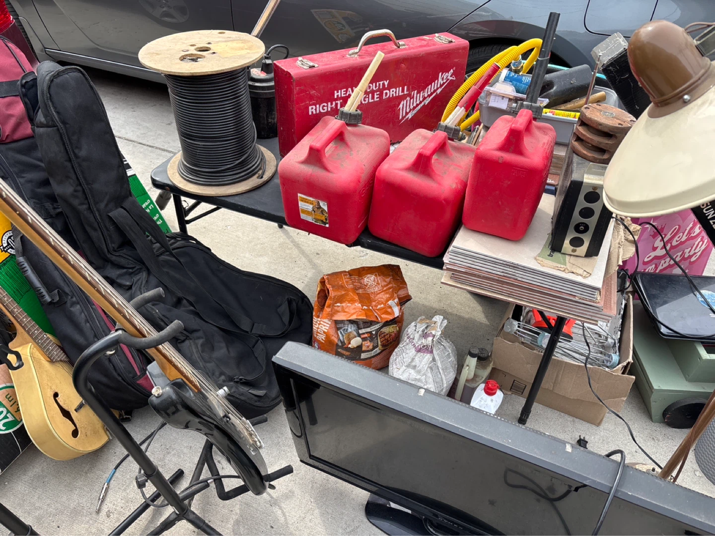 Garage sale 5/3 here till 7 pm - photo 3