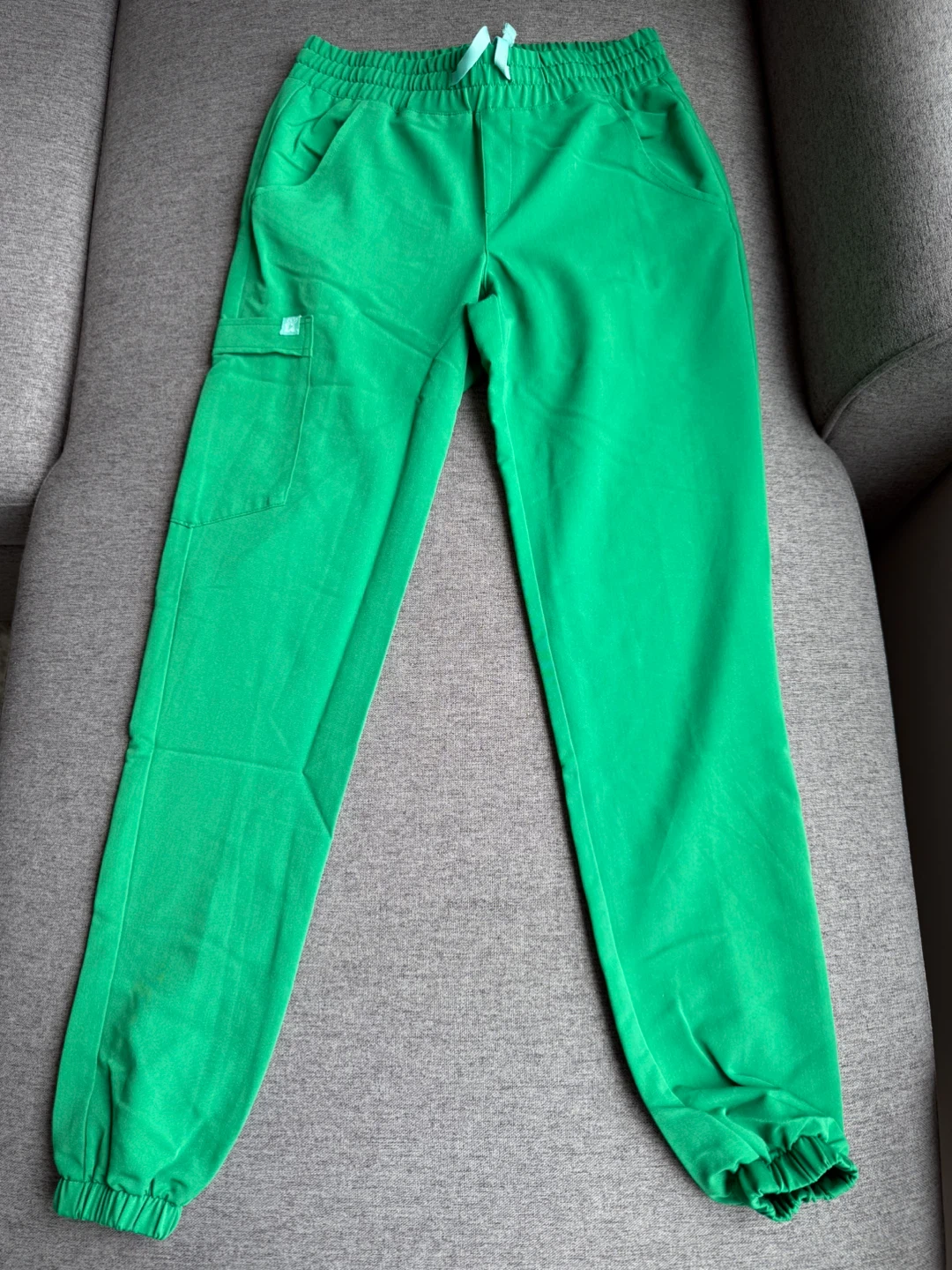 Garde malade Scrub Top and Jogger Pants Set - photo 2