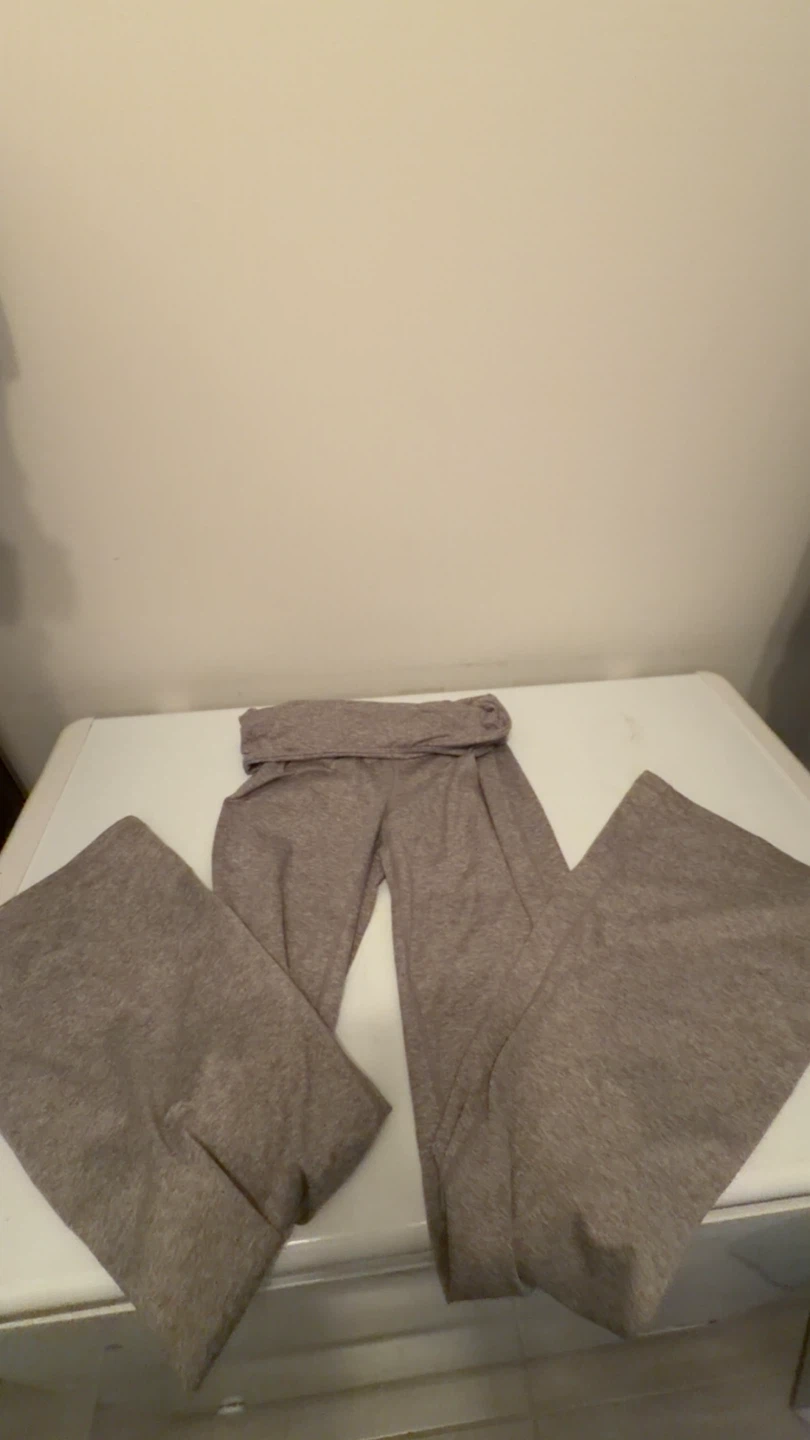 Flared grey leggings