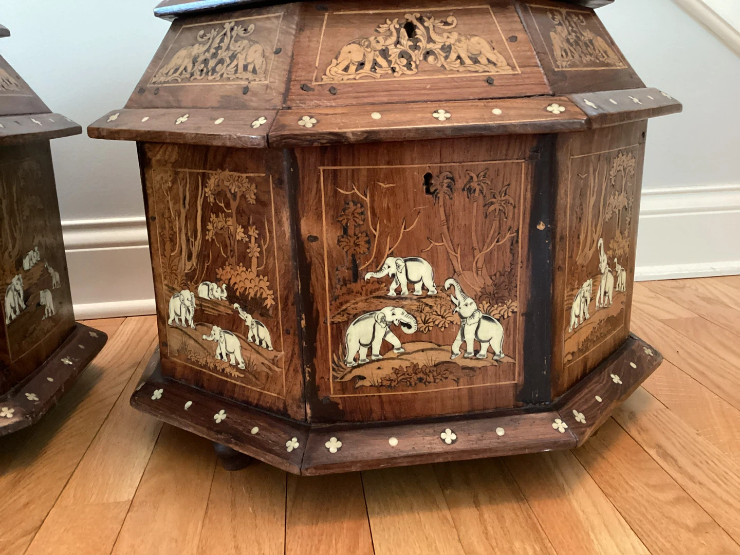 Antique Wood Octagonal Bone Inlaid Trunk       Elephants - photo 4