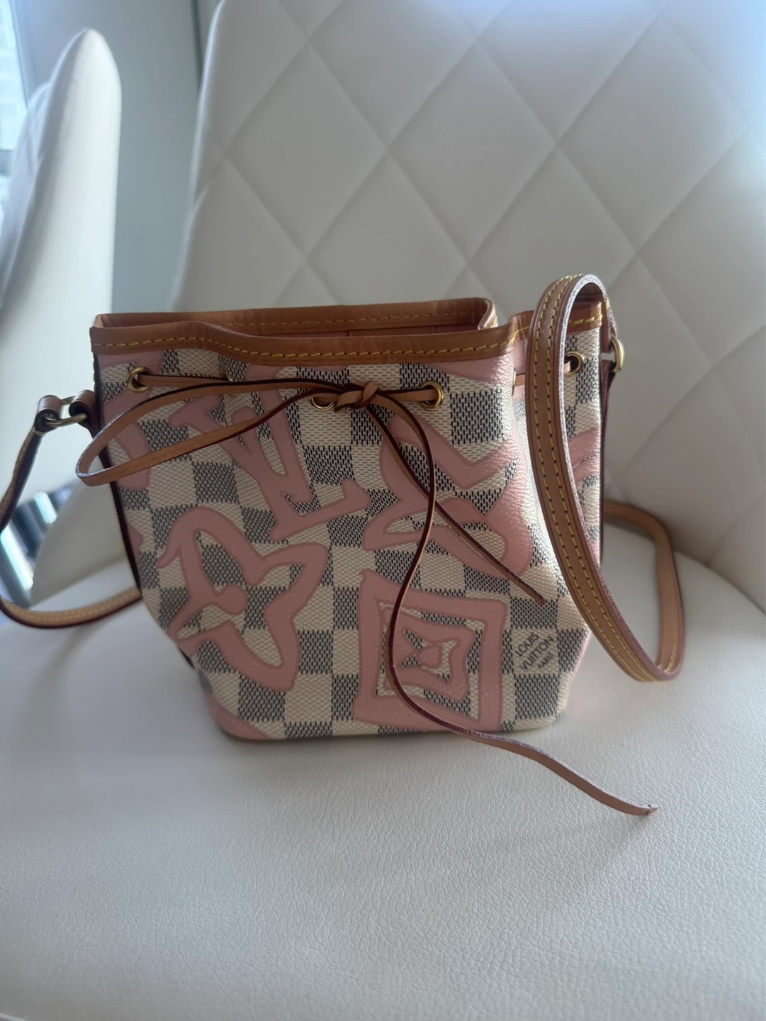 Louis Vuitton Monogram Gm Bucket Bag Pink Graffiti