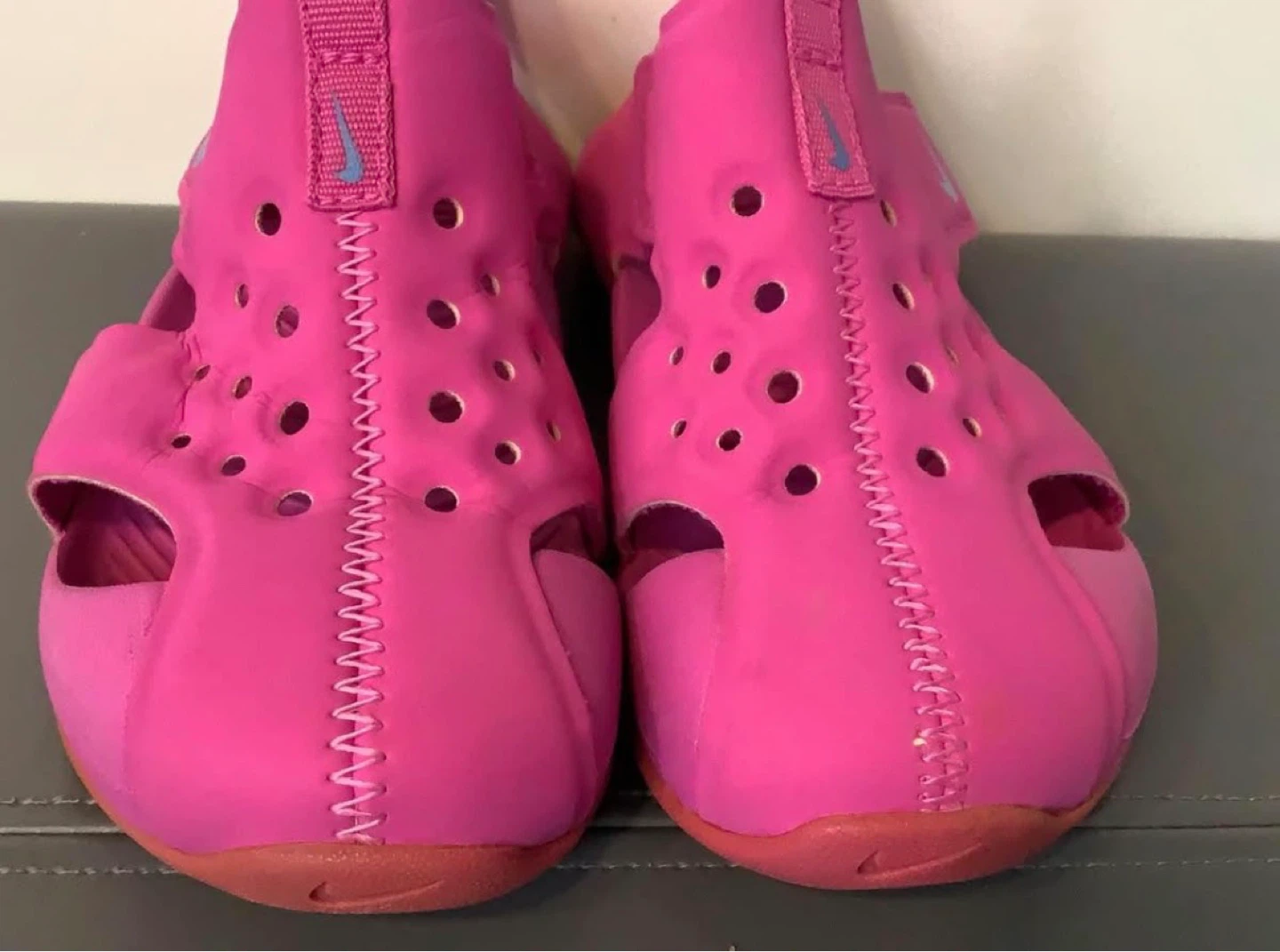 Nike Pink kids size 9 - photo 3