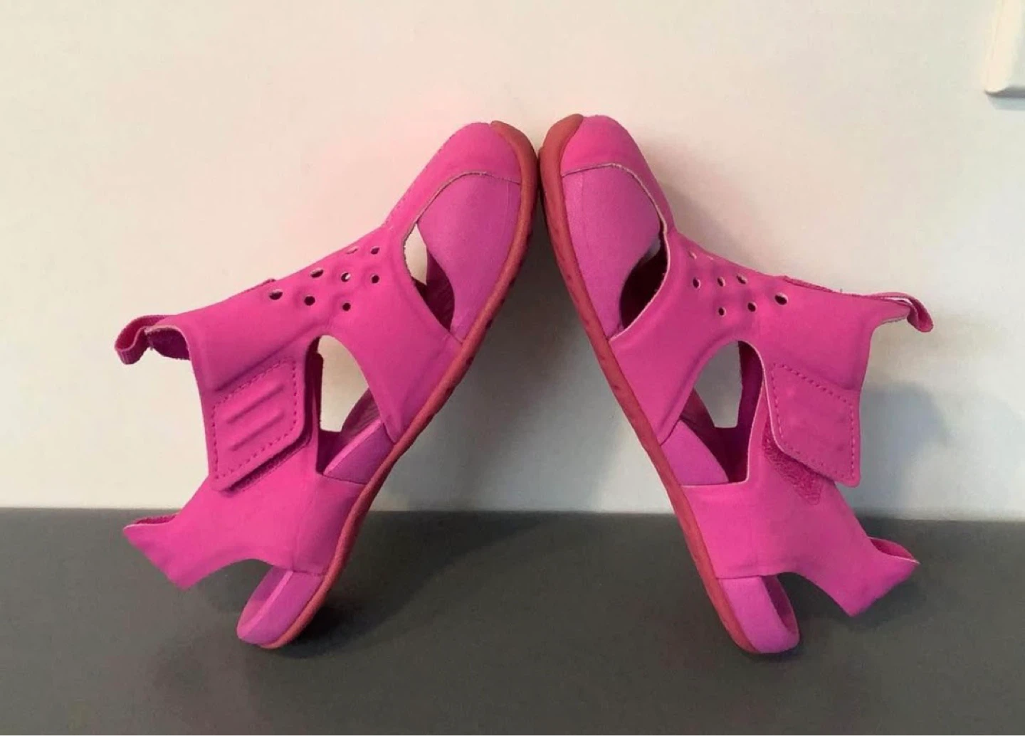 Nike Pink kids size 9 - photo 5