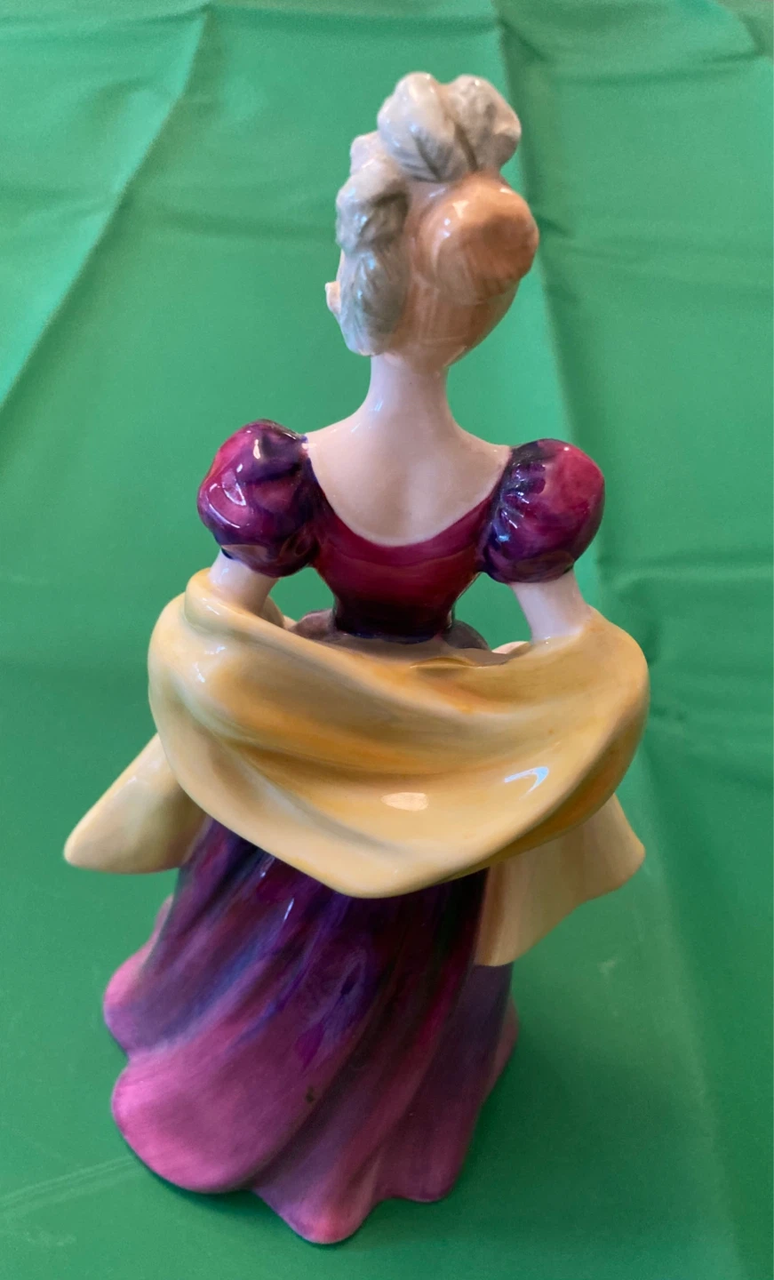 Royal Doulton Loretta figurine HN 2337 - photo 2