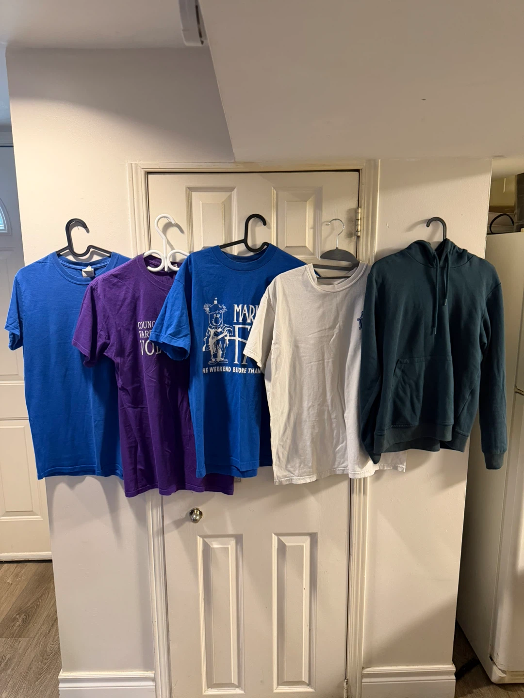 Bundle of 5 T-shirts and 1 Hoodie