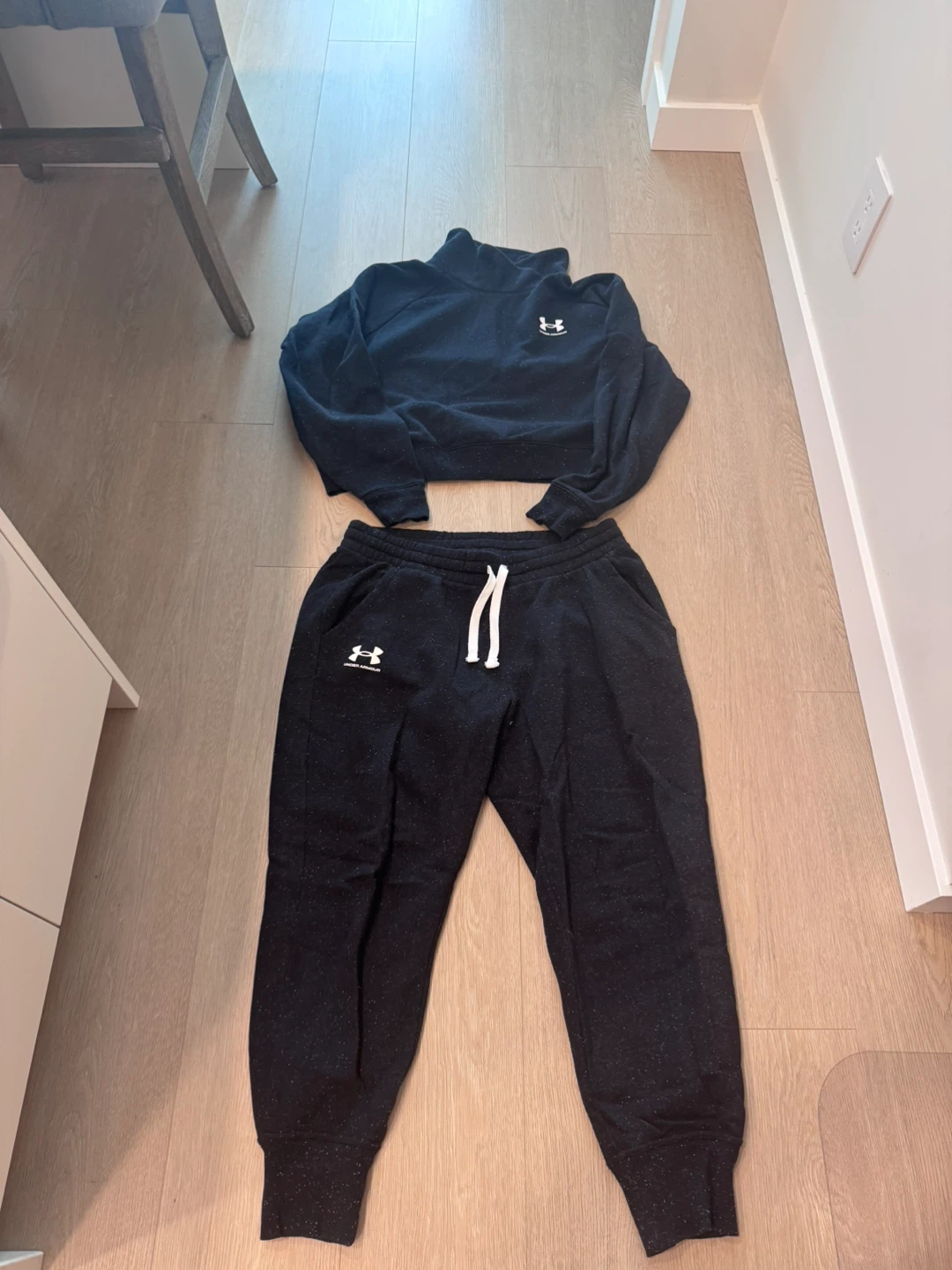 Under Armour Black Sweatshirt & Joggers Set - Medium