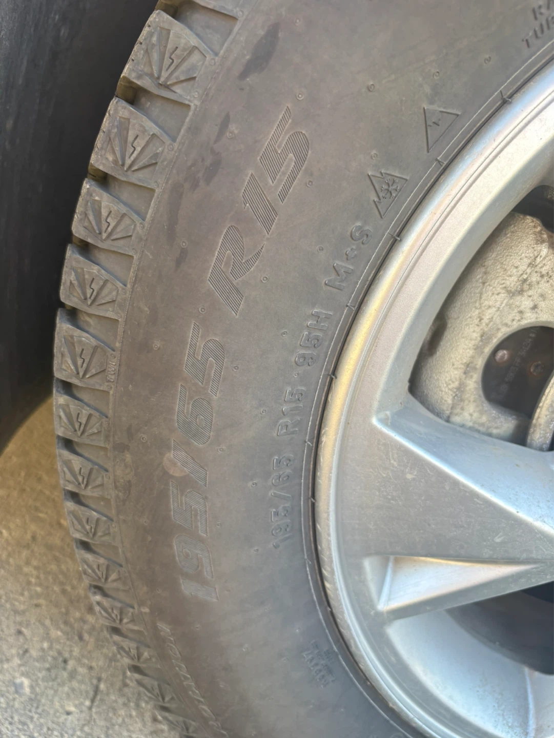 Pirelli 195/65 R15 Winter Tires - photo 3