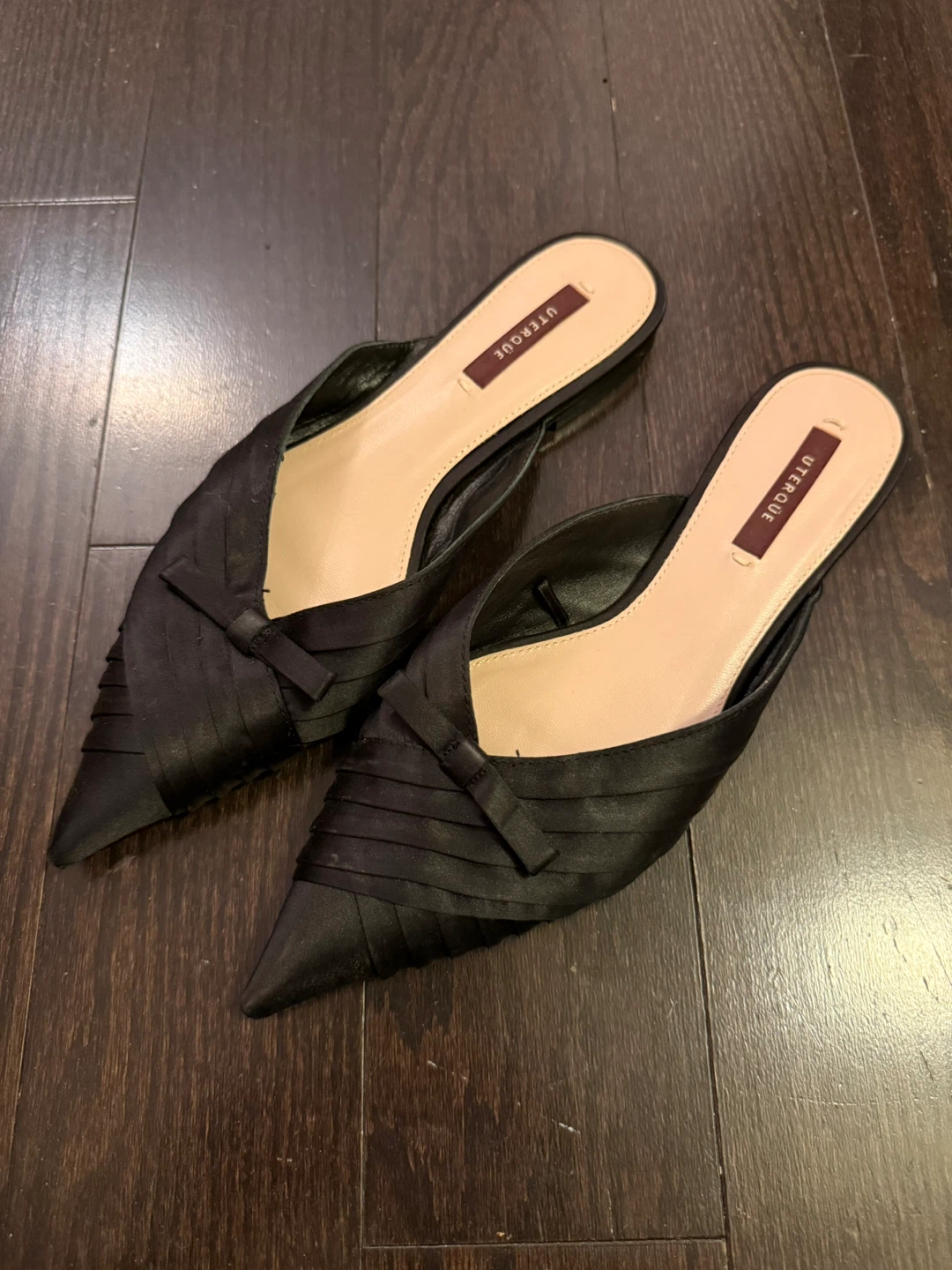 UTERQUE Black Satin Pointed Toe Mules