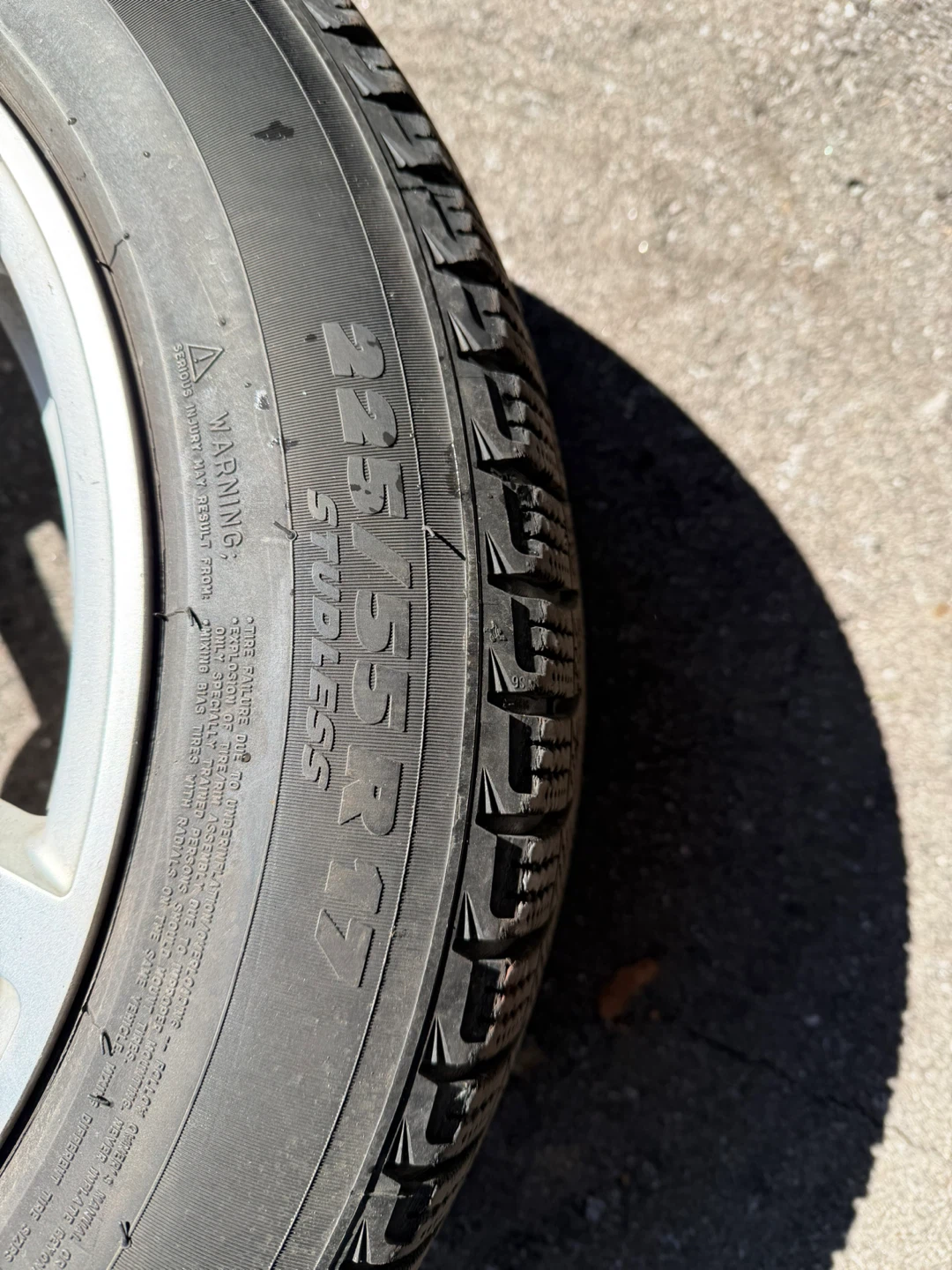 Michelin X-Ice 225/55R17 Winter Tire on Rim - photo 2