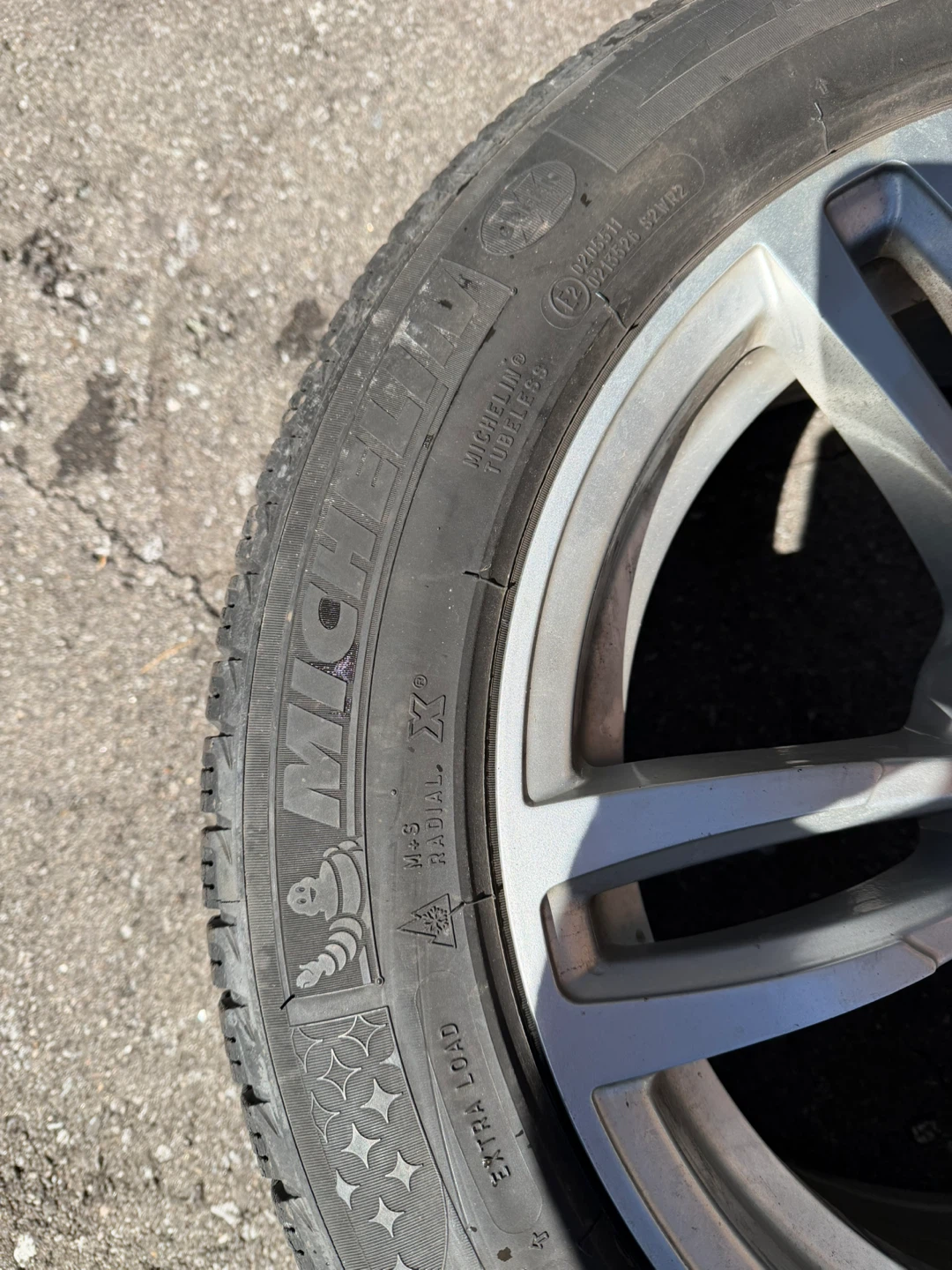 Michelin X-Ice 225/55R17 Winter Tire on Rim - photo 4