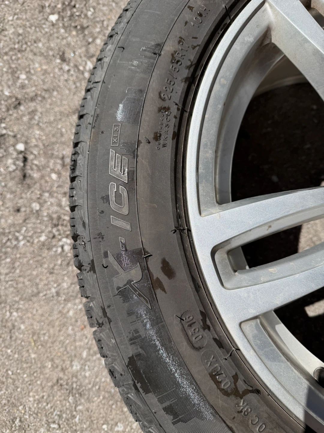Michelin X-Ice 225/55R17 Winter Tire on Rim - photo 3