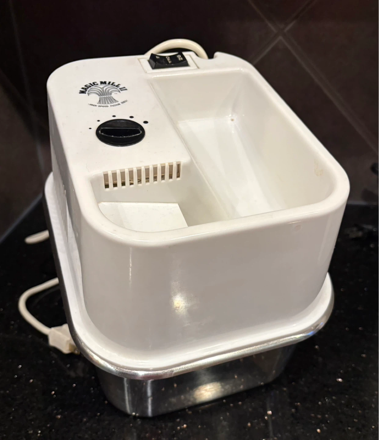 🔥 MAGIC MILL II GRAIN MILL + Manual and Cook Book 🔥
