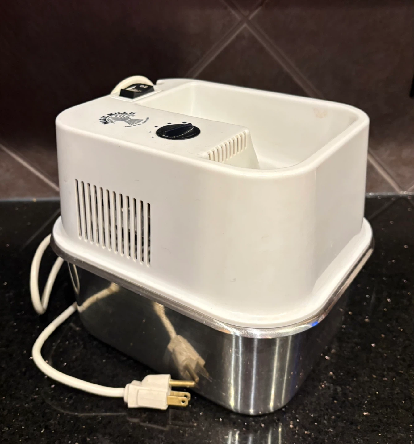 🔥 MAGIC MILL II GRAIN MILL + Manual and Cook Book 🔥 - photo 2