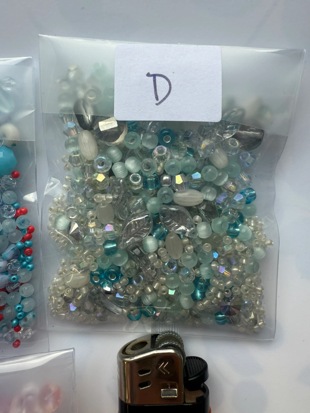 Single bag of assorted beads - various colours and sizes - photo 5