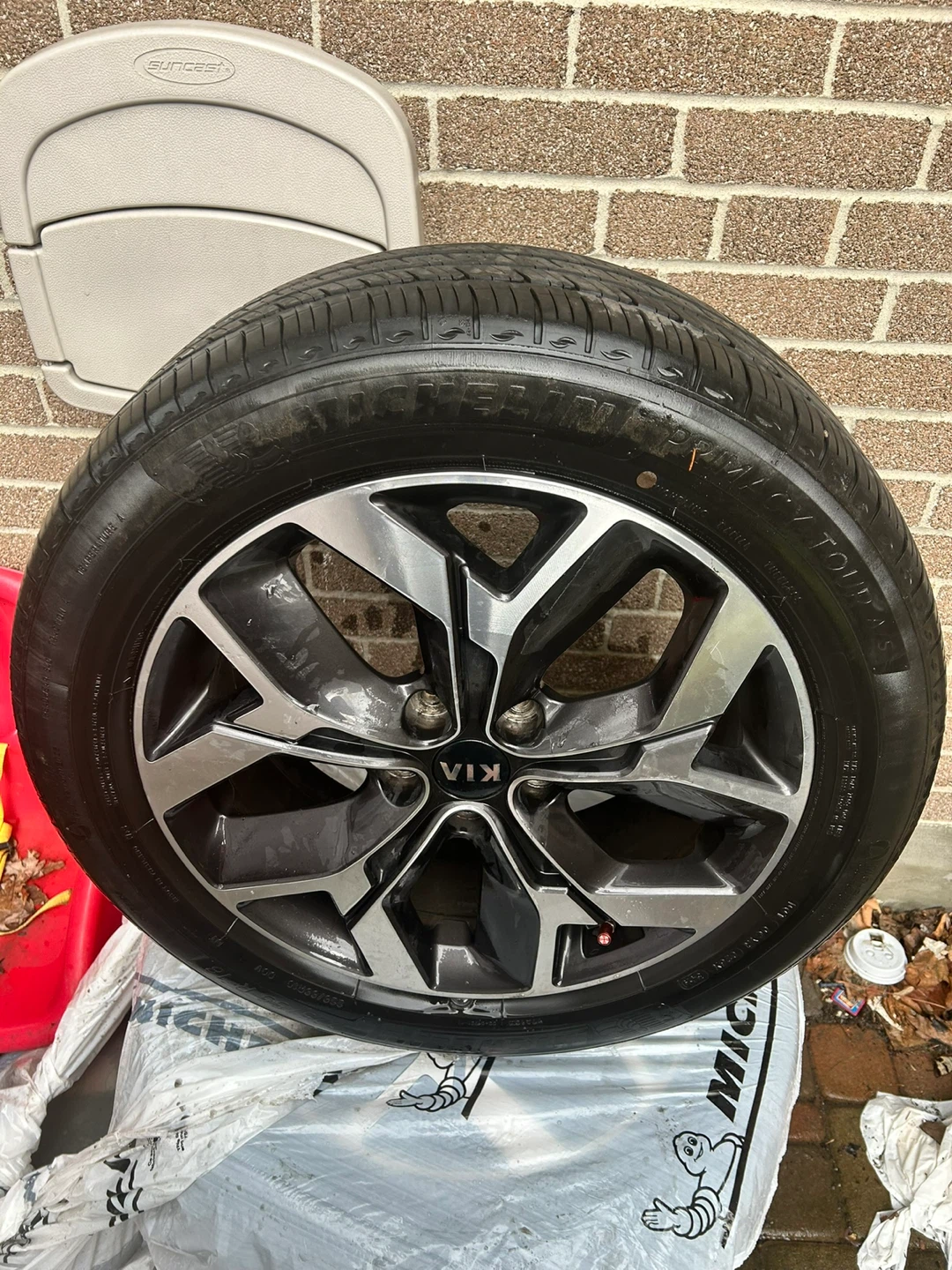 Set of 4 Kia Alloy Wheels with Michelin All Season Tires - photo 2