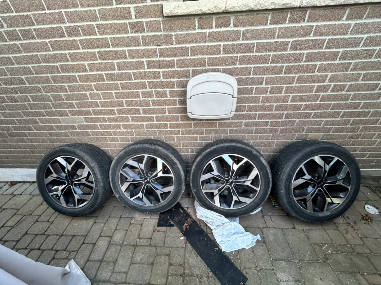 Set of 4 Kia Alloy Wheels with Michelin All Season Tires