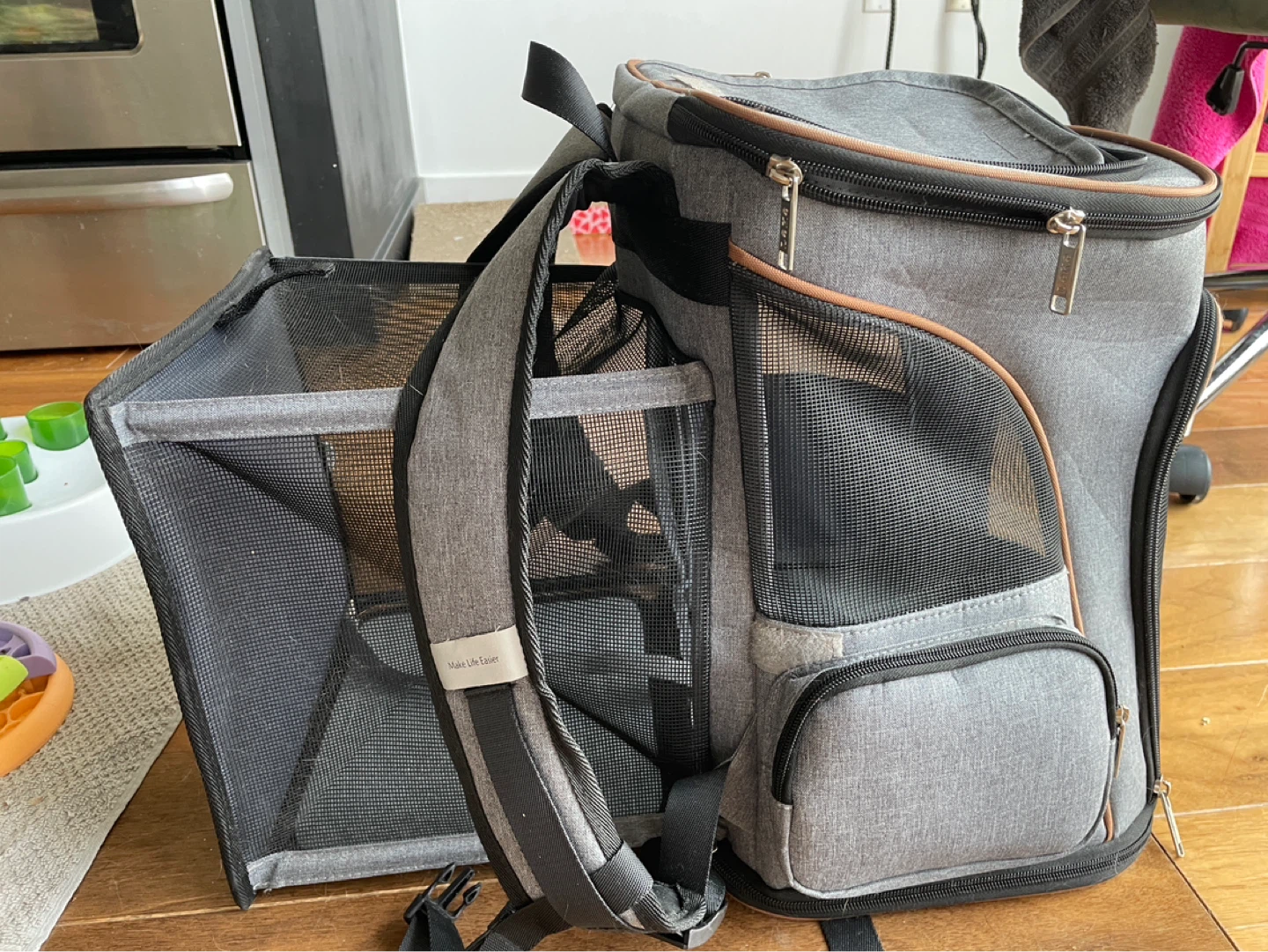 Expandable cat backpack (used) - photo 2