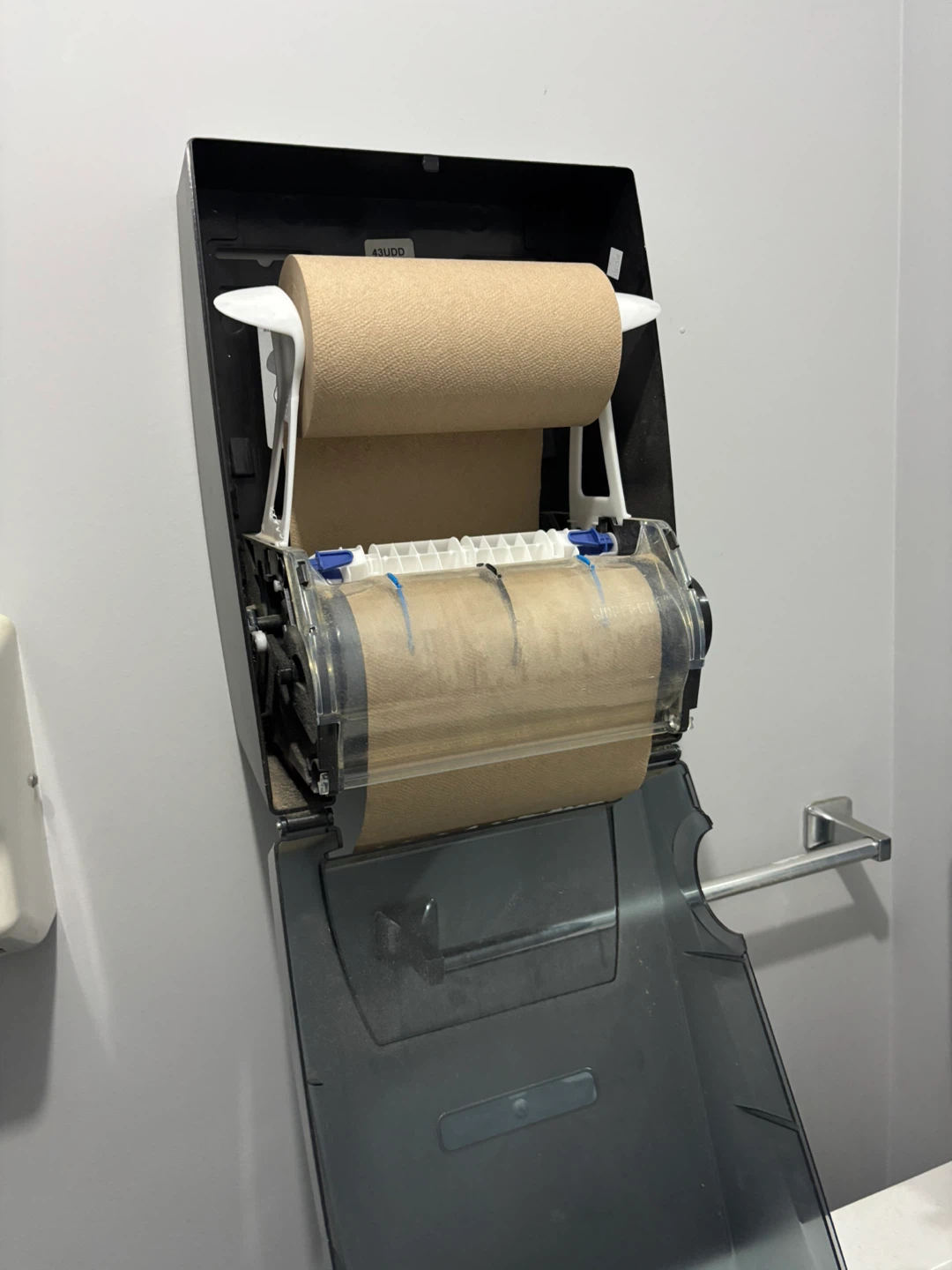 Cascades PRO Black Paper Towel Dispenser - photo 2