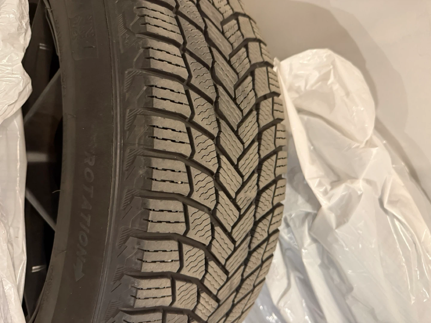 Michelin Winter Tire with Mercedes Rim - photo 4