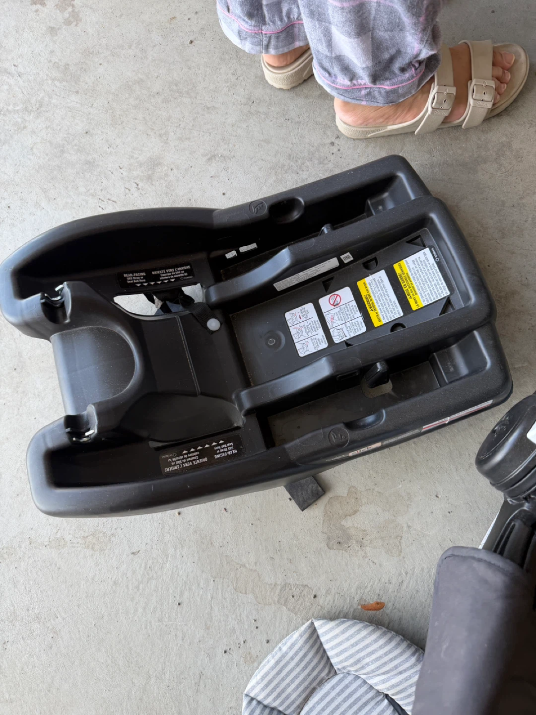 Graco SnugRide 30 Infant Car Seat with Base - photo 2