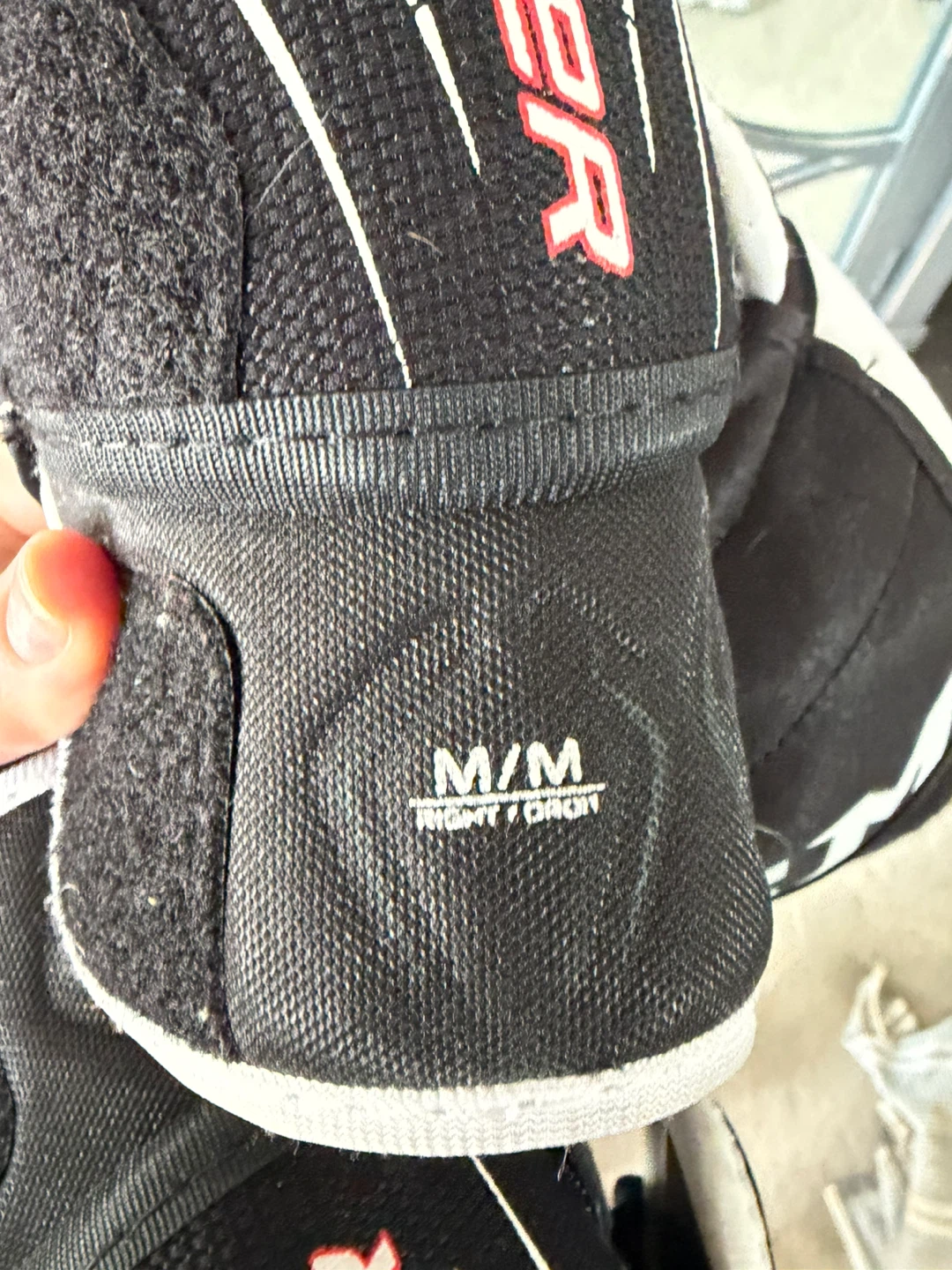 CCM chest protector and bauer hockey Shoulder Pads - photo 2