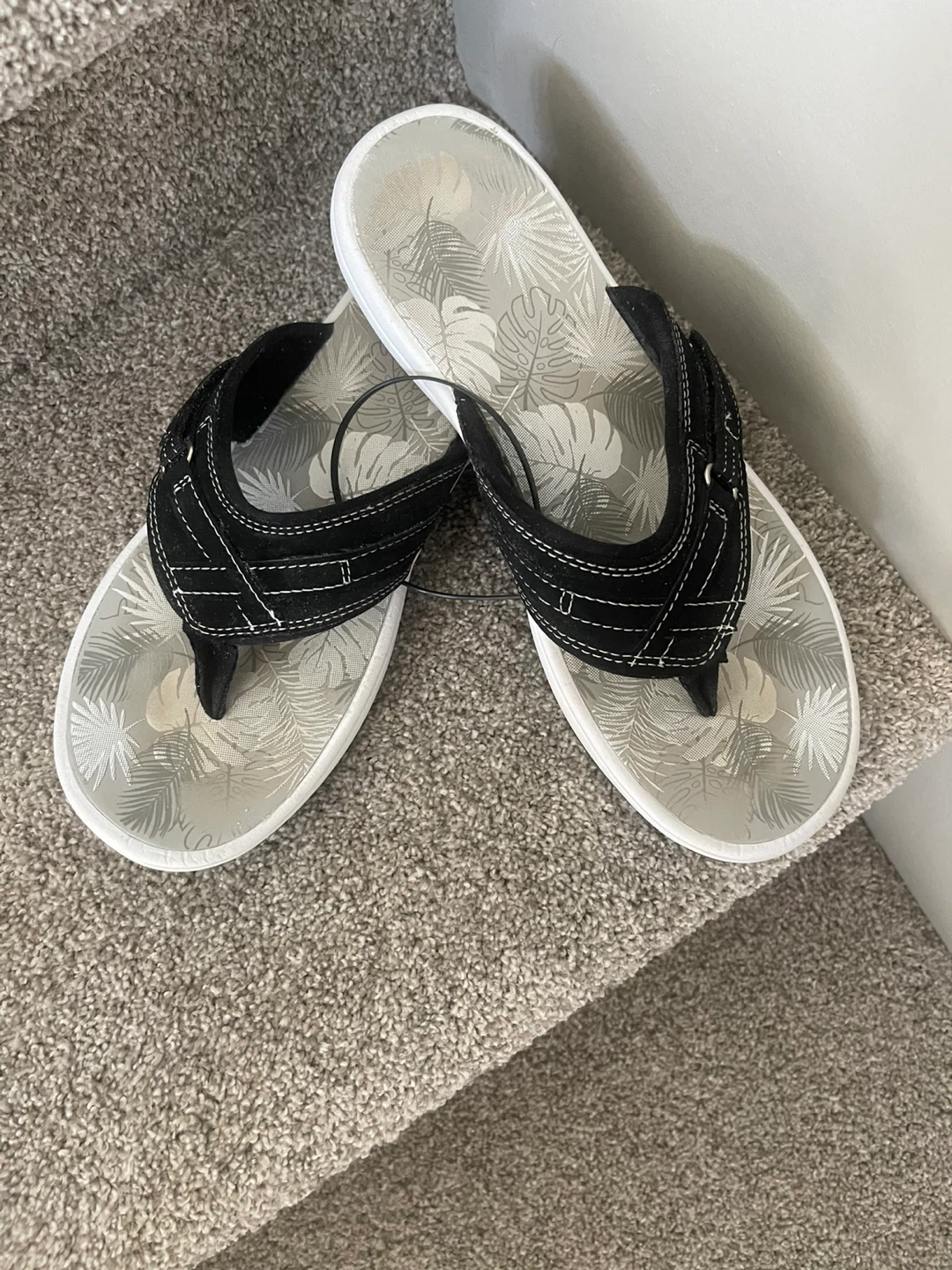 REDUCED AGAIN-ON SALE - LADIES Sandals in Black & White Size 10