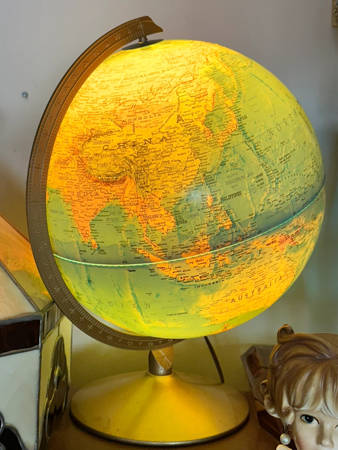 Stained glass Ceiling Ficture, 3d Light up Globe,head vase - photo 4