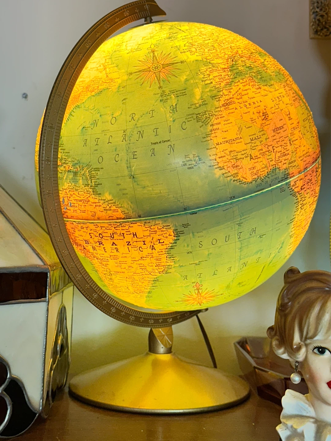 Stained glass Ceiling Ficture, 3d Light up Globe,head vase - photo 3