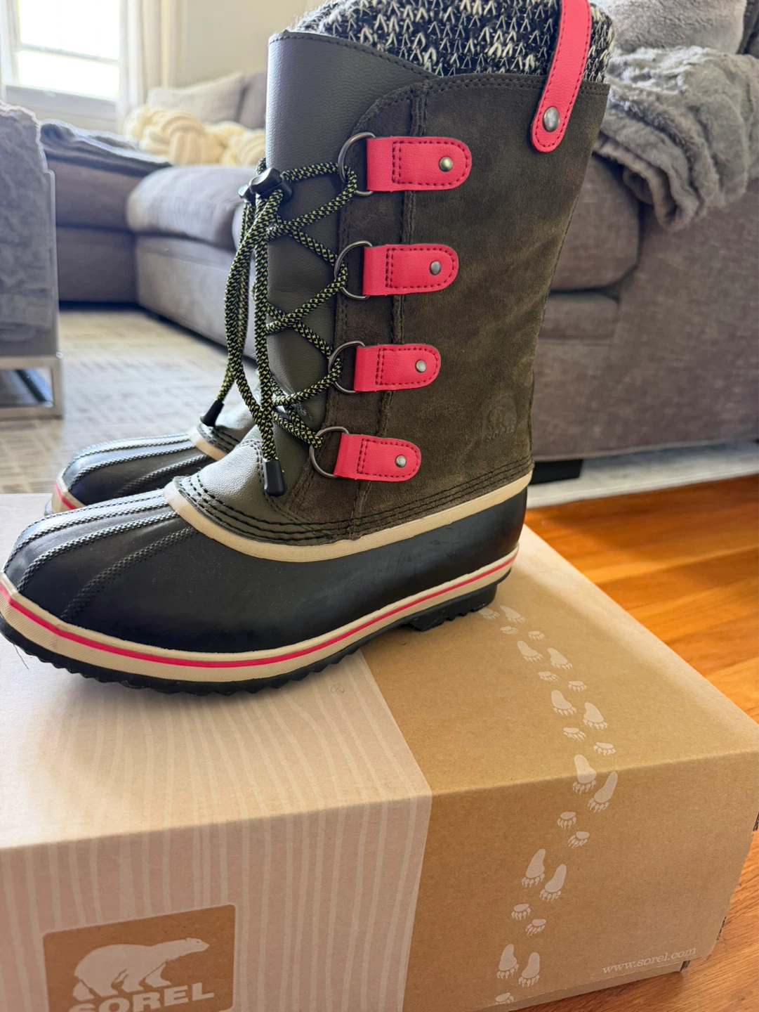 Sorel Youth Joan of Arctic Knit Waterproof Winter Boots Size 7