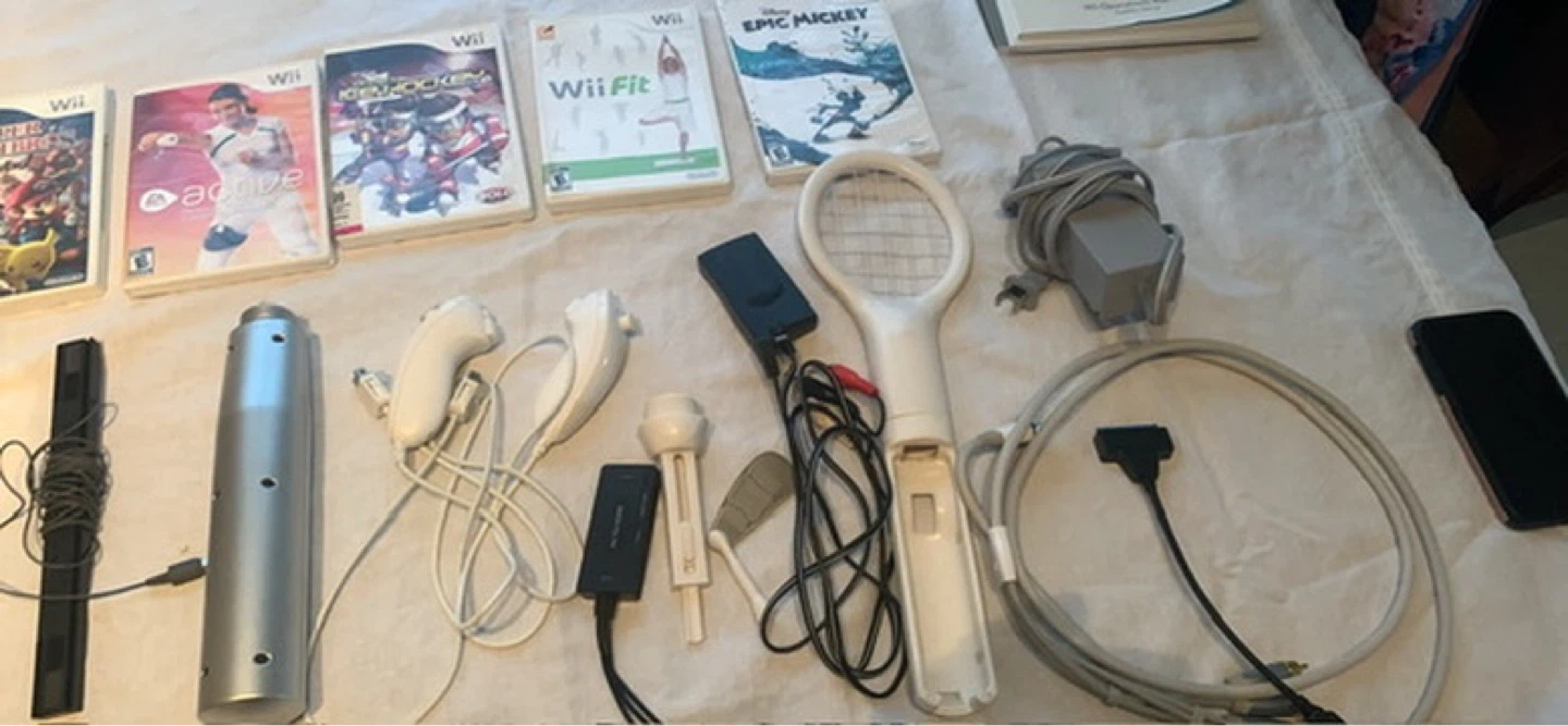 Nintendo Wii Bundle with Games and Accessories - photo 2