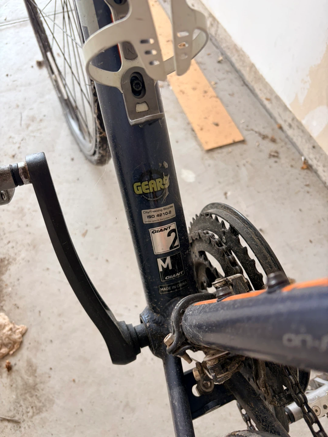 Giant Hybrid Bike - Size M - photo 3