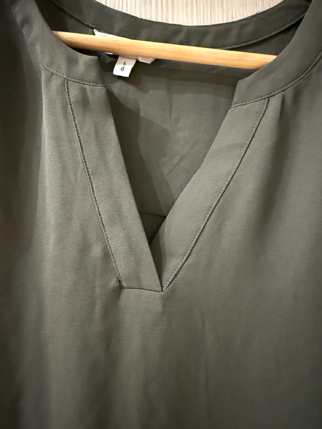 Reitmans Flowy Green Blouse - Size L - photo 3
