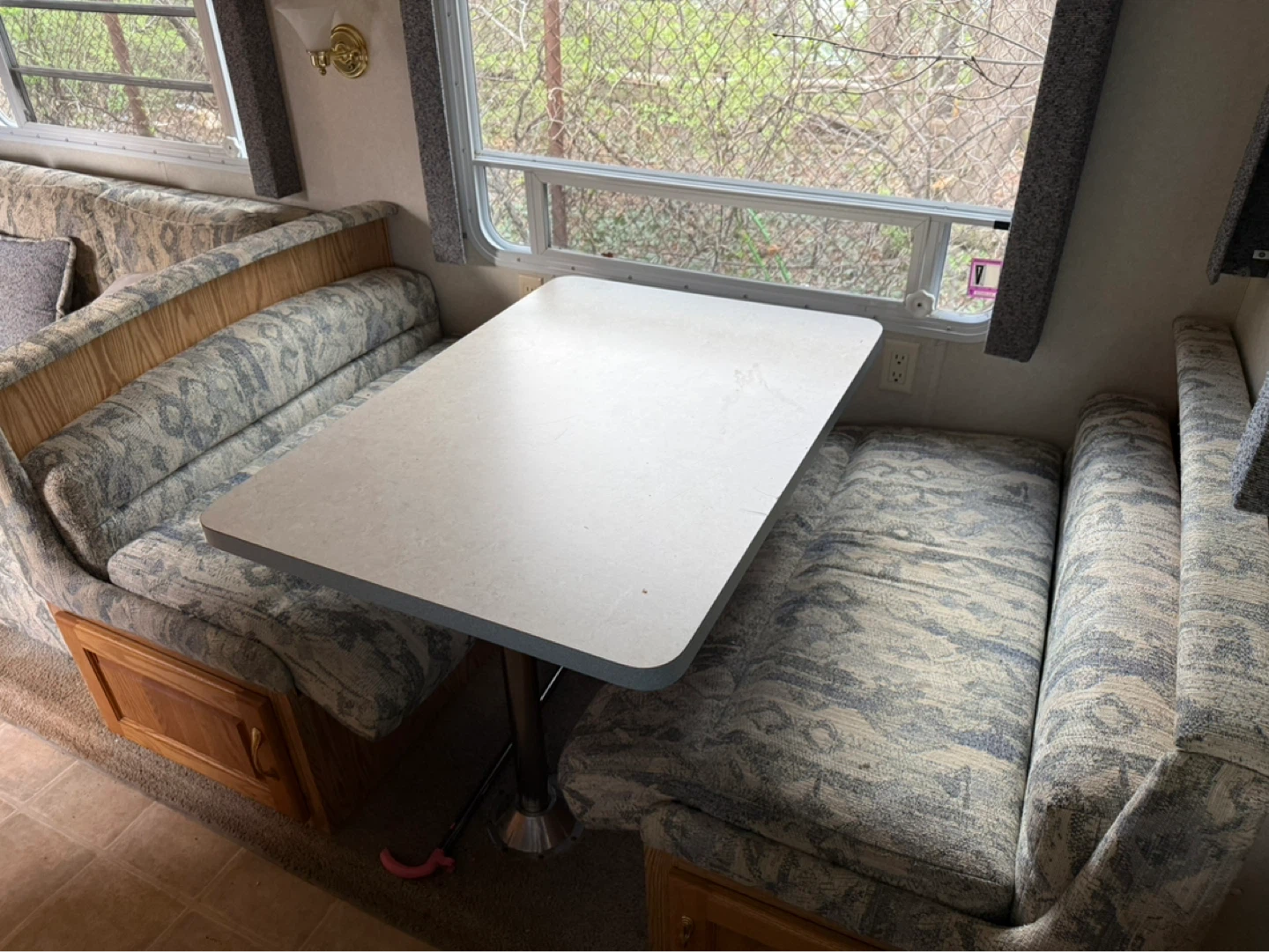 RV Interior - Sofa, Dinette, Kitchenette - photo 5