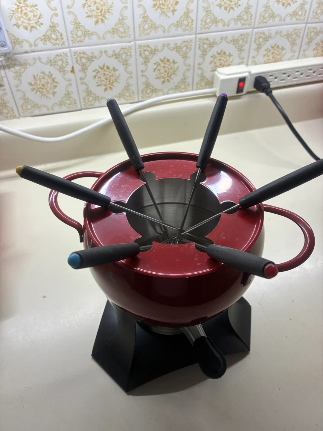 Immaculate Fondue Pot Set with 6 Forks