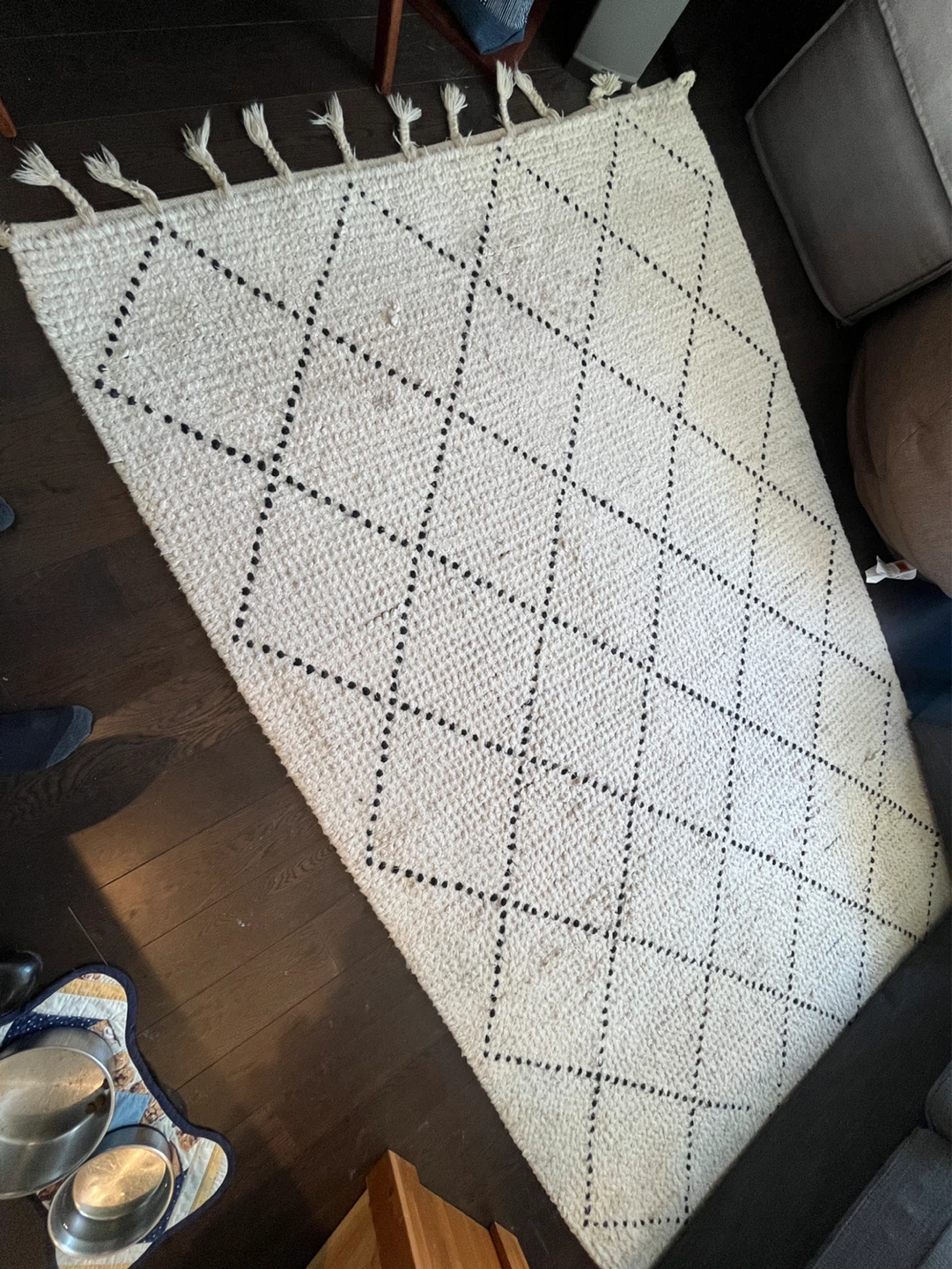 Free area rug