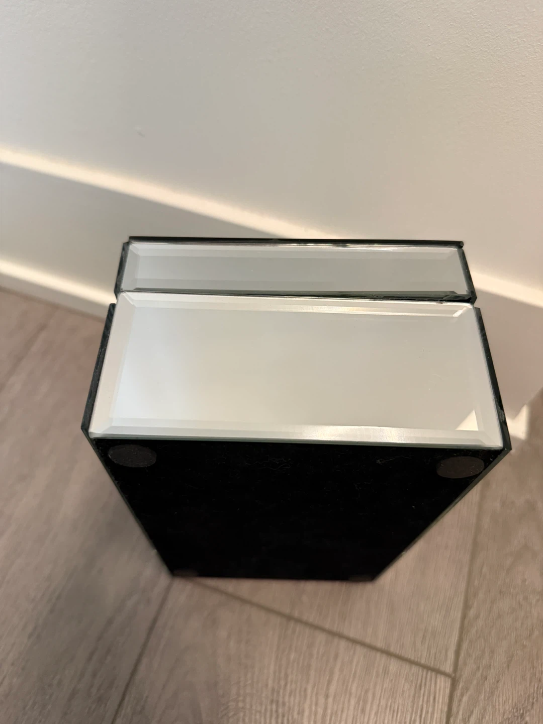 Mirrored Jewellery Box with Decorative Flower Accent - photo 3