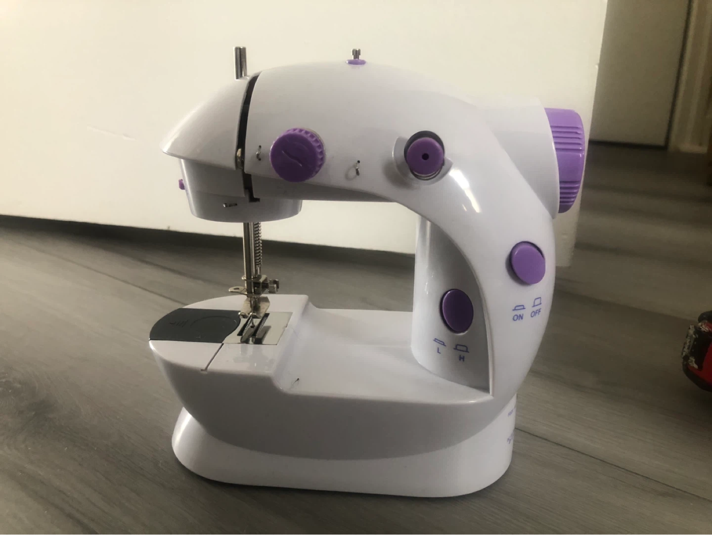Mini Sewing Machine - photo 2