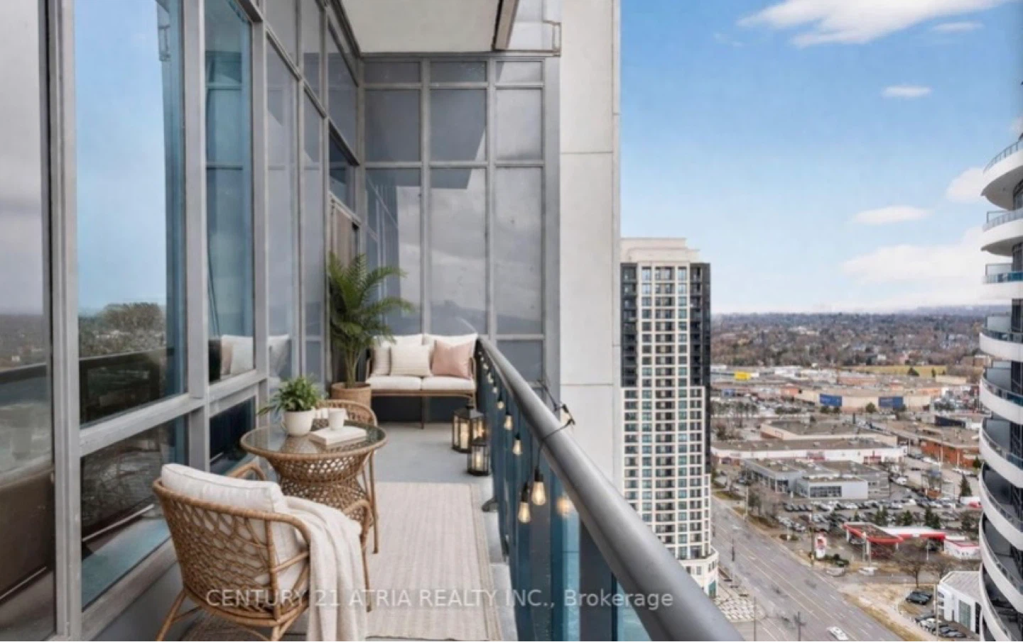 Condo for rent in Thornhill 7165 Yonge street
