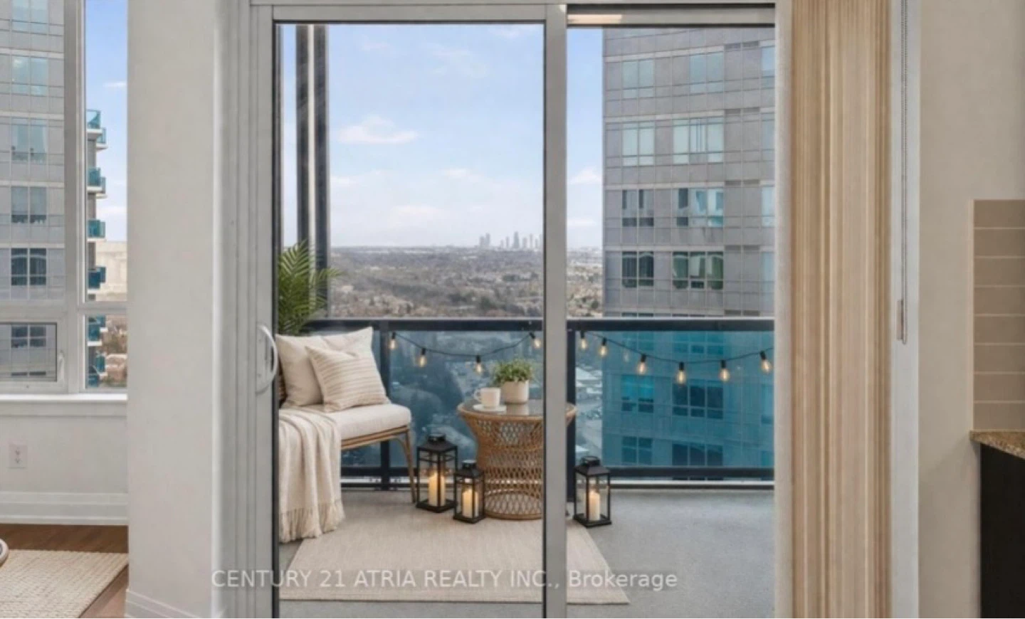 Condo for rent in Thornhill 7165 Yonge street - photo 3