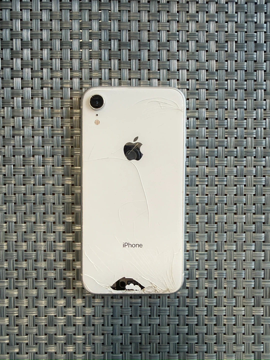 iPhone XR 128gb - photo 3