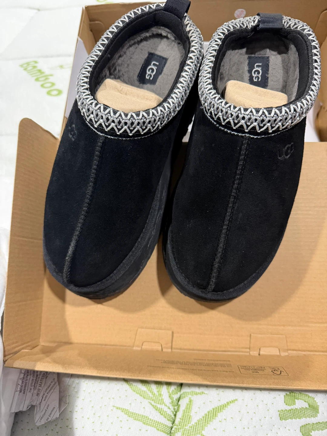 UGG W Tazz Slippers Size 8 Black