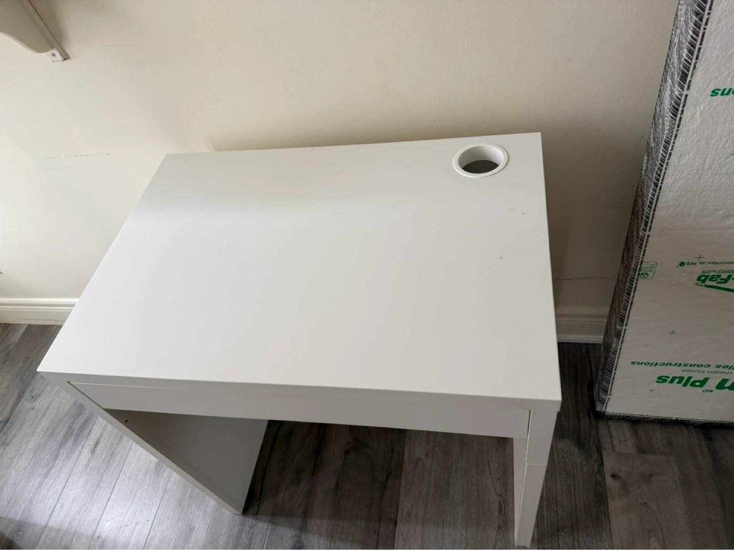 White Desk - photo 2
