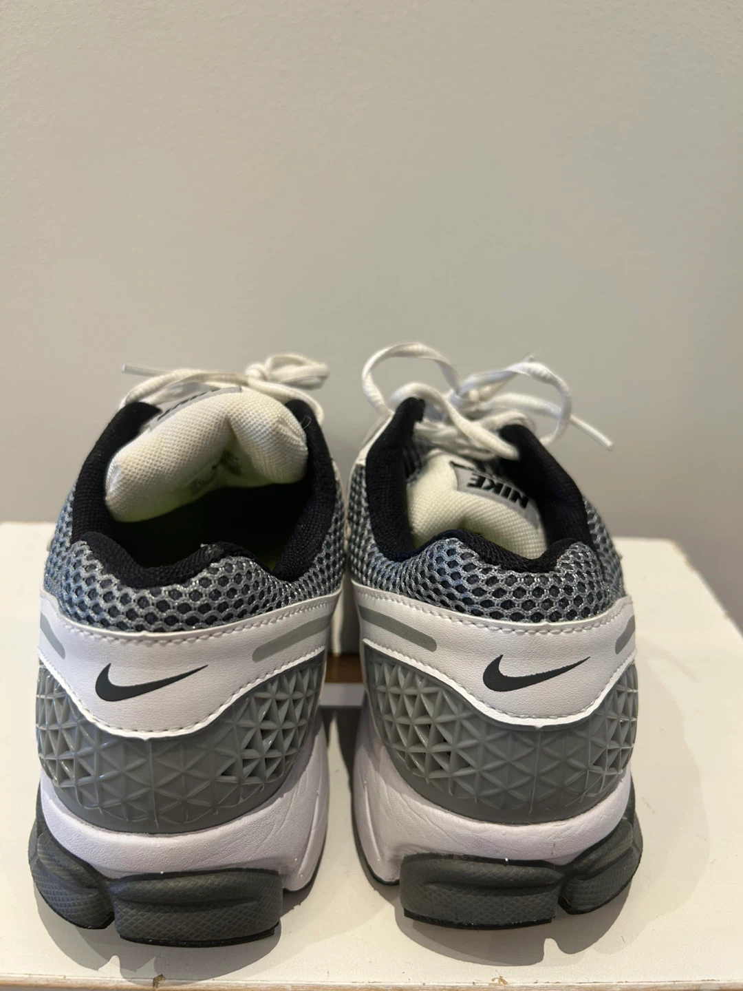Nike Vomero 5 Men's Running Shoes Size 9 - photo 4