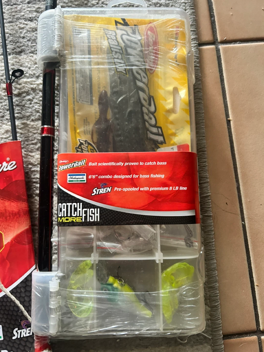 Shakespeare "Achigan" Spincast Fishing Combo - photo 3
