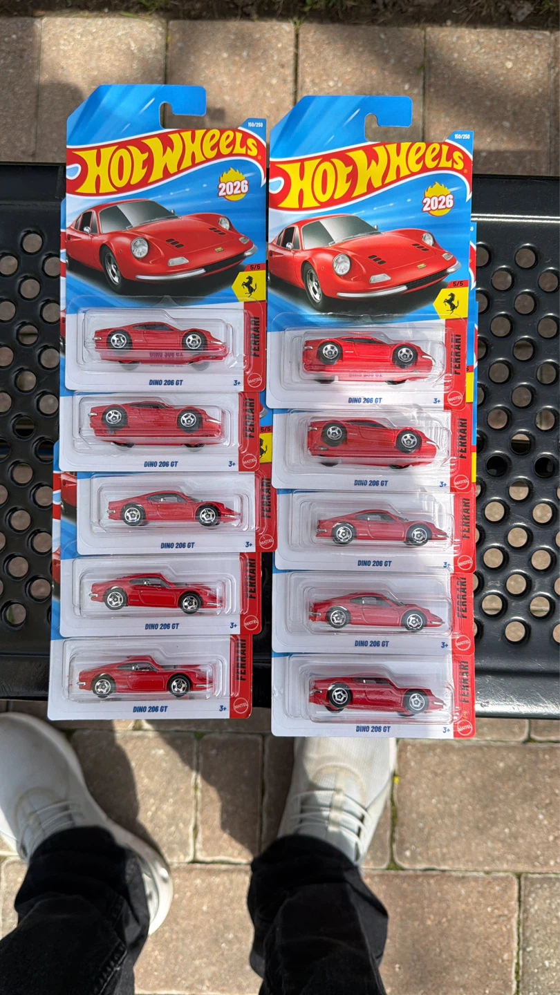 Hot Wheels Ferrari Dino 206 GT - photo 2