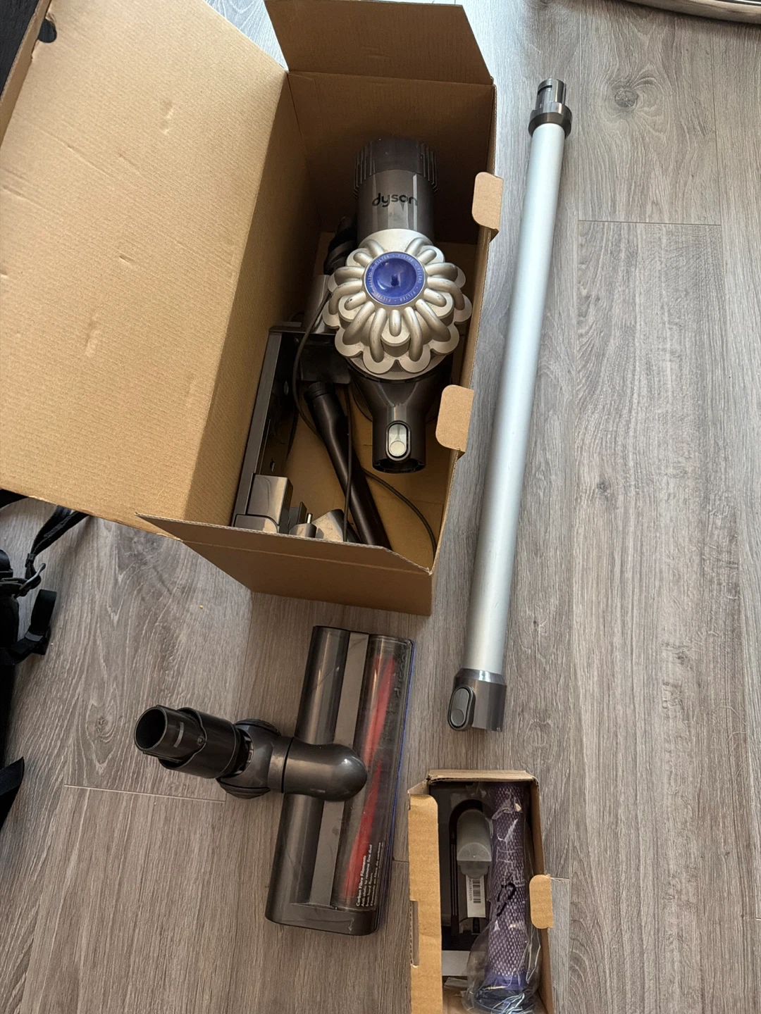 Dyson V6 Vacuum - GREAT PRICE! WANT TO SELL QUICK! - photo 2